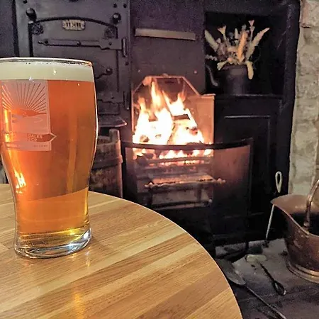 The White Hart Inn, 酒店 *
