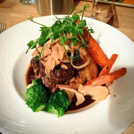 מלון The White Hart Inn, *