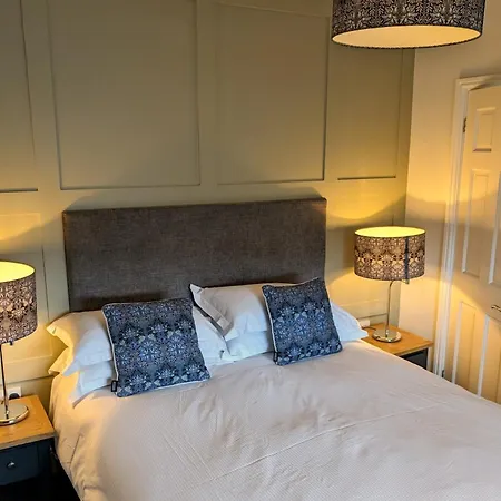 The White Hart Inn, Отель Хоус