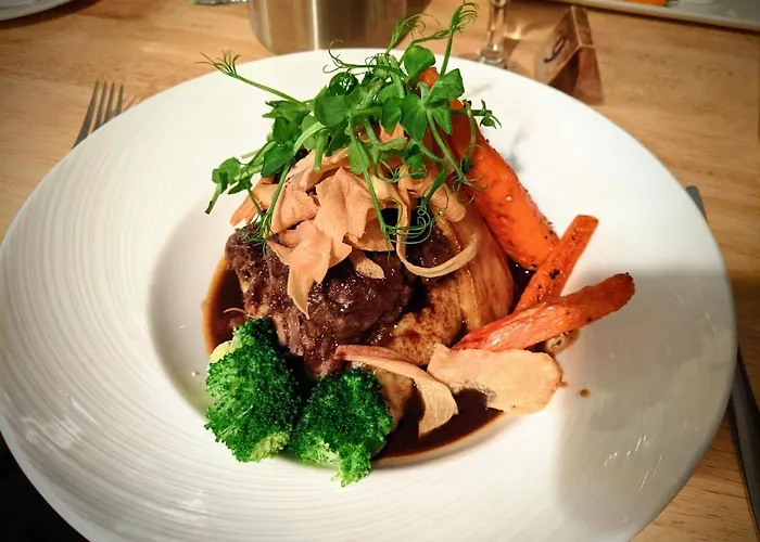 فندق The White Hart Inn, *