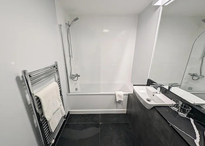 فندق The White Hart Inn, *