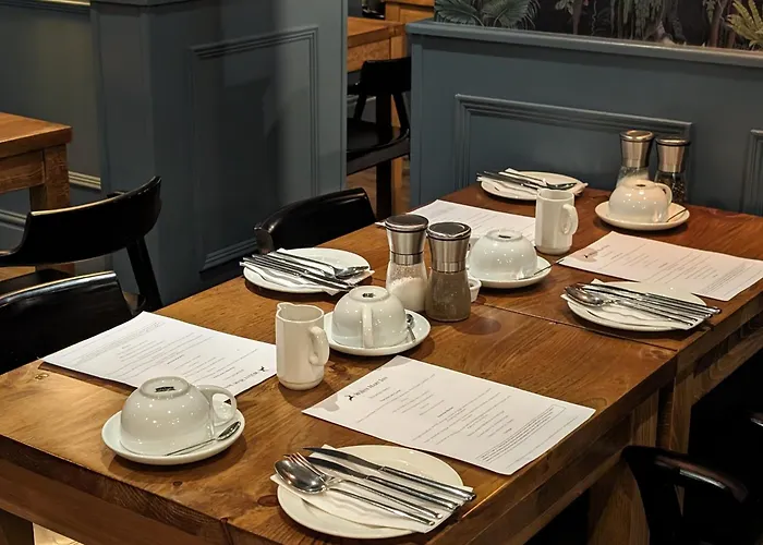 فندق The White Hart Inn, *